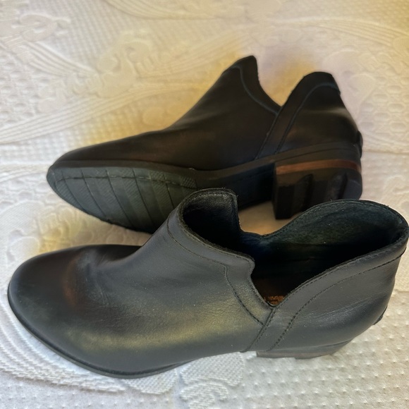 Sorel Black Leather Bootie - Picture 1 of 4